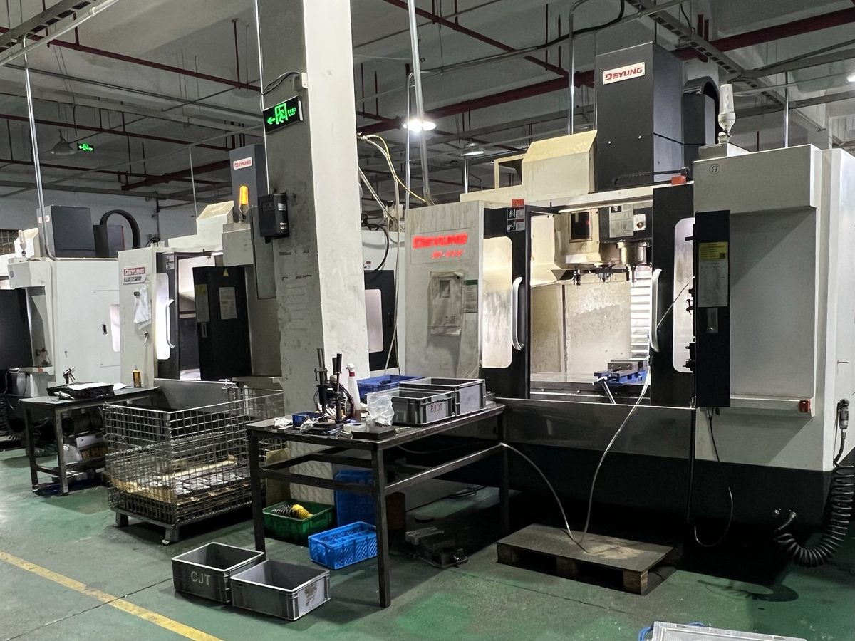 CNC 加工设备现场